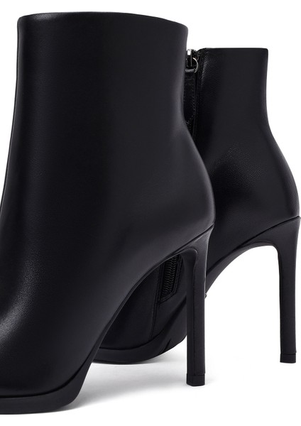 Kadın Siyah Fermuarlı Yüksek Ince Topuklu Deri Bot 25WFD491318