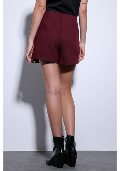 Bordo Pileli Zincir Detaylı Şort Etek