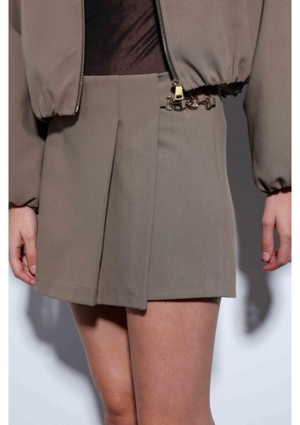 Haki Pileli Zincir Detaylı Şort Etek modelleri