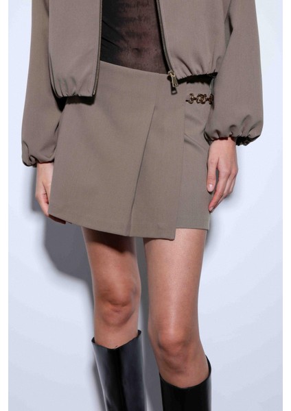 Haki Pileli Zincir Detaylı Şort Etek indirimleri