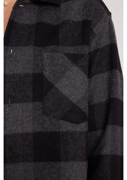 Kadın Relax Fit Rahat Kesim Tek Cepli Kareli Kışlık Oduncu Apaş Yaka Gömlek modelleri