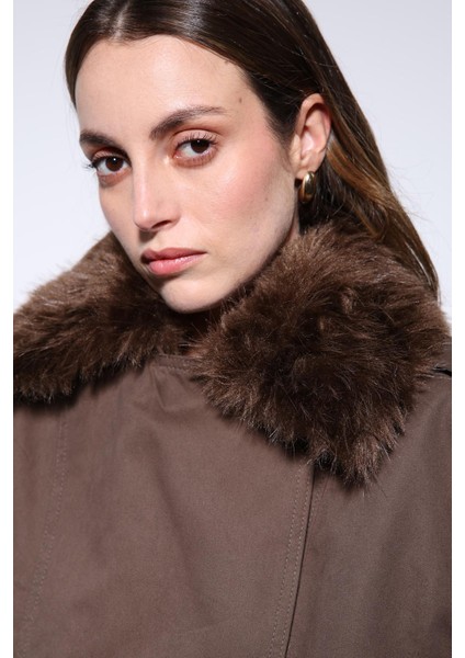 Kahve Suni Kürklü Kısa Kadın Trençkot