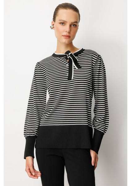 Yakası Bağlama Detaylı Çizgili Triko Kazak-Siyah fırsatları