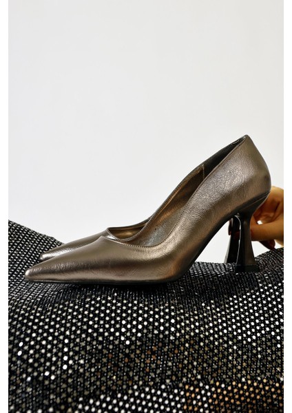 Celestine Platin Kırışık Parlak Rugan Sivri Burunlu Stiletto