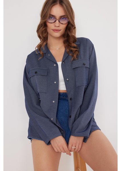 Kadın Relax Fit Rahat Kesim Örme Çift Cepli Lacivert Gömlek