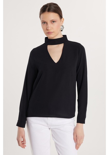 Kadın Standart Fit Choker Yaka Siyah Bluz
