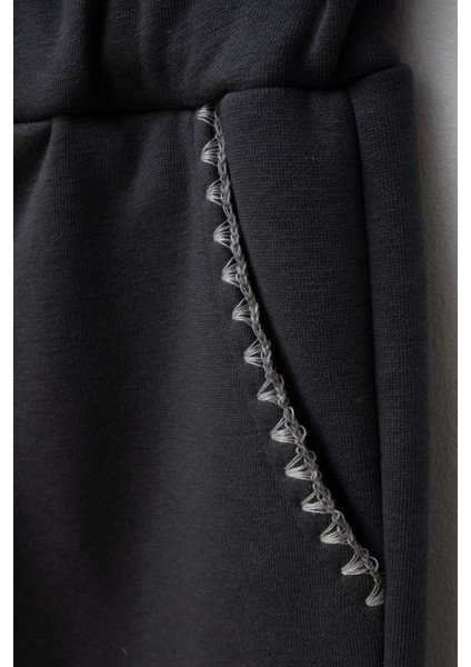 Nakış Detaylı Kanguru Cepli Kapüşonlu Kız Çocuk Takım modelleri