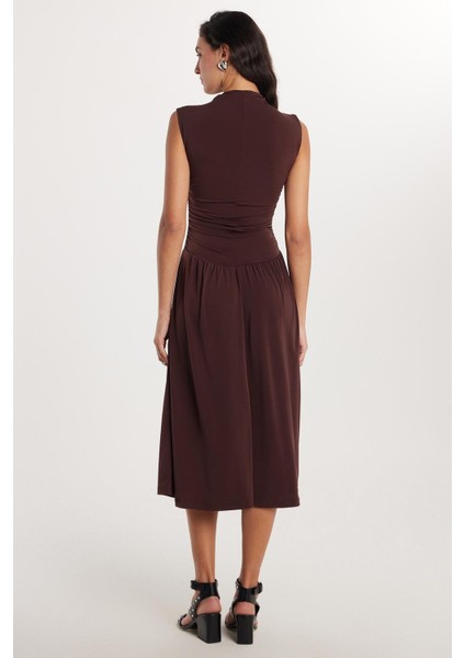 Kadın Slim Fit Dar Kesim Kahverengi Kolsuz Bisiklet Yaka Midi Boy Elbise indirimleri