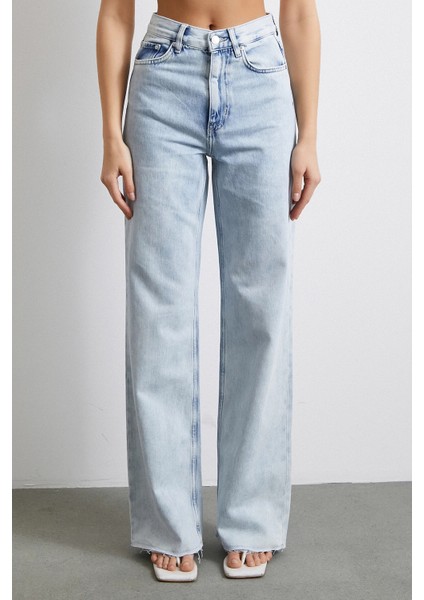 Yüksek Bel Likralı Kesik Paça Jean Buz Mavisi fiyatları