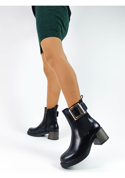 Siyah Cilt Tokalı Lastikli Yandan Fermuarlı Kadın Kalın Topuklu Bot modelleri