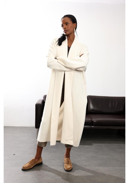 Ekru Şal Yaka Maxi Boy Hırka 2310006 fırsatları