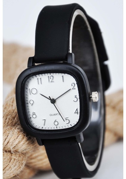 Siyah Renk Silikon Kordonlu Şık Şirin Tasarım Rakamlı Çocuk Kol Saati STA-1209-0990