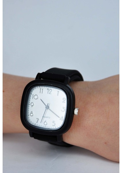 Siyah Renk Silikon Kordonlu Şık Şirin Tasarım Rakamlı Çocuk Kol Saati STA-1209-0990 modelleri