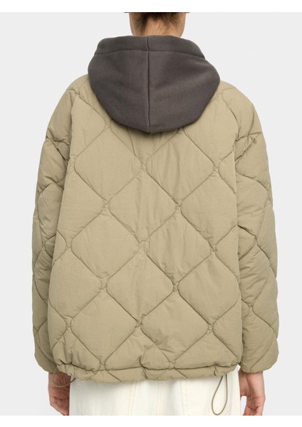 Çıkarılabilir Kapüşonlu Kapitone Ceket fırsatları