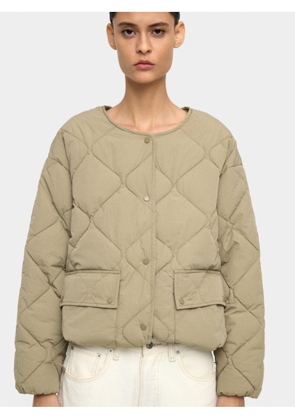 Çıkarılabilir Kapüşonlu Kapitone Ceket indirimleri