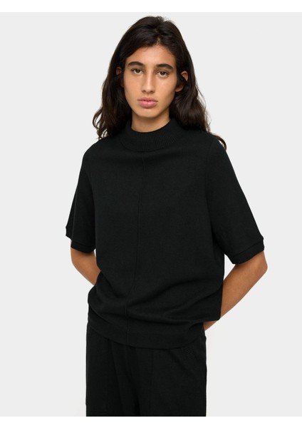 Yüksek Yakalı T-Shirt