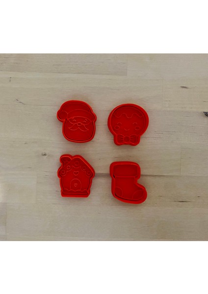 Yılbaşı Temalı 4’lü Kurabiye Kalıbı Seti – Noel Baba, Zencefilli Adam, Çorap ve Ev Figürleri