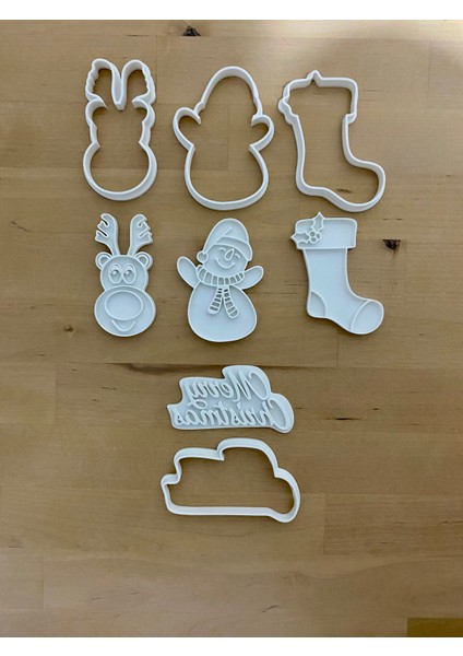 Yılbaşı Temalı Kurabiye Kalıbı Seti – Geyik, Kardan Adam, Noel Çorabı, Merry Christmas Yazısı fiyatları