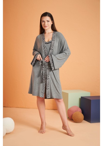 Kadın Viskon Likralı 4 Mevsim Kumaş Uzun Kollu Leopar Tekli Sabahlık