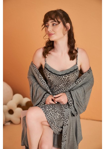 Kadın Viskon Likralı 4 Mevsim Kumaş Uzun Kollu Leopar Tekli Sabahlık modelleri