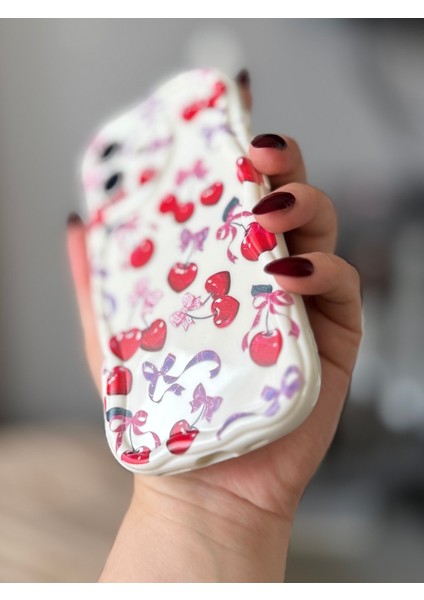 IPHONE 16 Kiraz / Fiyonk Desenli Ekru Renk Kılıf modelleri