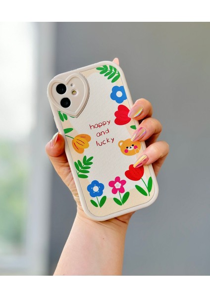 IPHONE 11 Kalp Detay Ayıcık ve Çiçek Desenli Kılıf