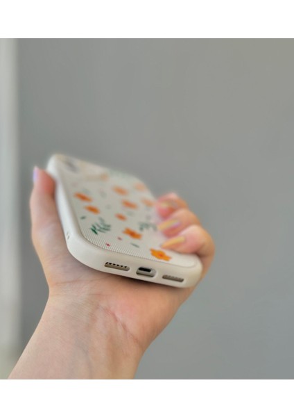 IPHONE 11 Kalp Detaylı Papatya Desenli Ekru Kılıf modelleri