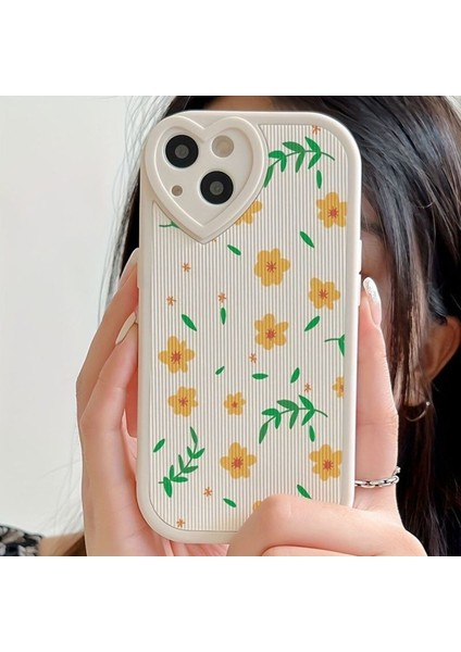 IPHONE 14 Kalp Detaylı Papatya Desenli Ekru Kılıf