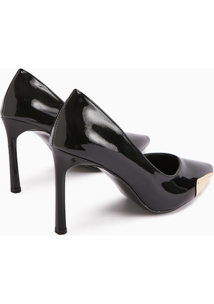 Lula Siyah Rugan Metal Tokalı Sivri Burunlu Kadın Topuklu Ayakkabı fırsatları