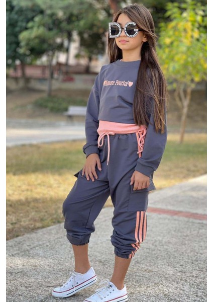 Kız Çocuk Yazı Detaylı Crop Kaşkorse Kolsuz Badi Detaylı Kargo Cepli Alt Lacivert Eşofman Takım