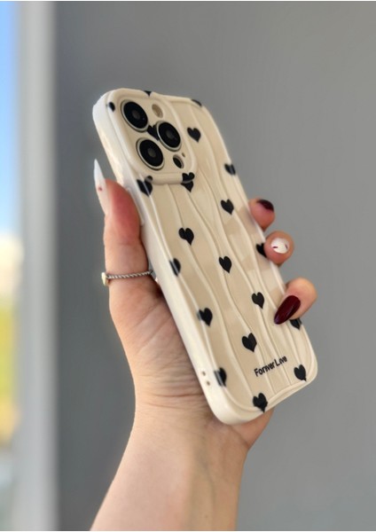 IPHONE 15 Promax Krem Renk Dalgalı Siyah Kalp Desenli Kılıf fiyatları