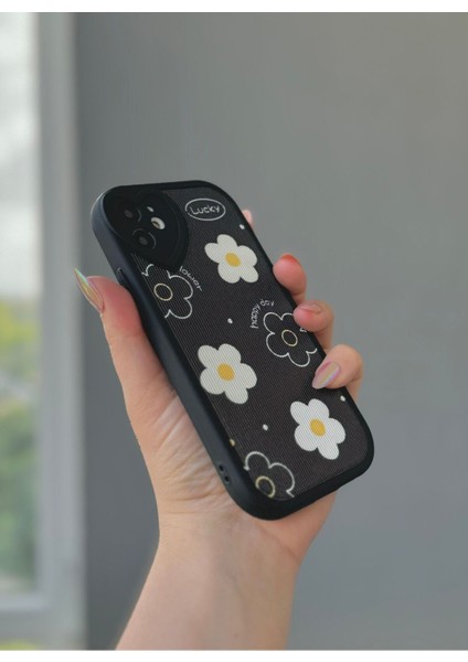 IPHONE 11 Siyah Papatya Desenli Kılıf modelleri