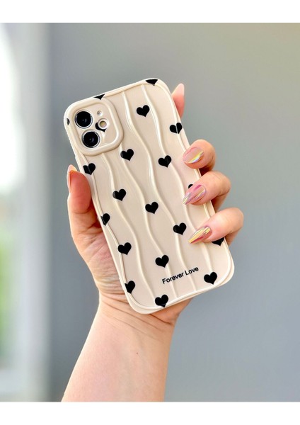 IPHONE 11 Uyumlu Krem Renk Dalgalı Siyah Kalp Desenli Kılıf
