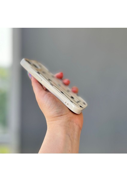 IPHONE 13 Uyumlu Krem Renk Dalgalı Siyah Kalp Desenli Kılıf fiyatları