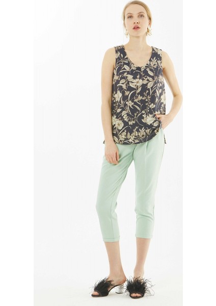 Kısa Paçalı Cepli Kadın Pantolon Yeşil Y1812068_012