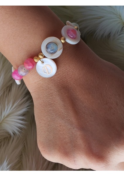 Akik ve Sedef Doğal Taşlı Harf Chramlı Kadın Bileklik