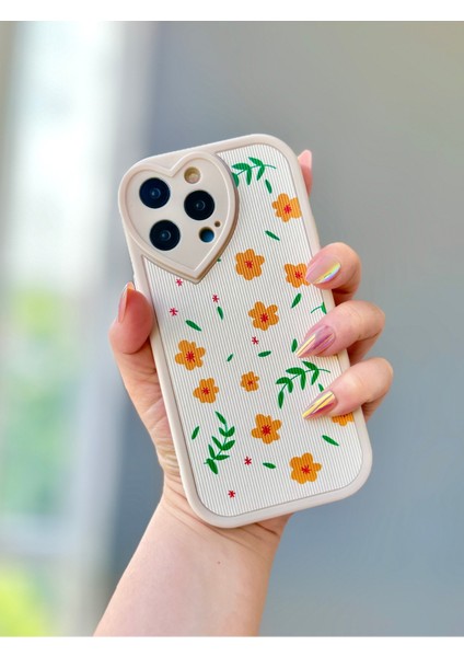 IPHONE 13 Promax Kalp Detaylı Papatya Desenli Ekru Kılıf