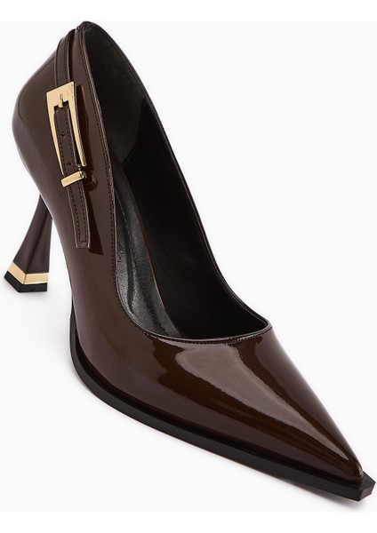 Mithra Kahve Rugan Sivri Burunlu Toka Detaylı Topuklu Ayakkabı