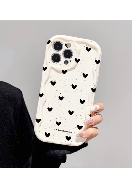 IPHONE 16 Pro Max Siyah Kalp Desenli Krem Renk Kılıf2
