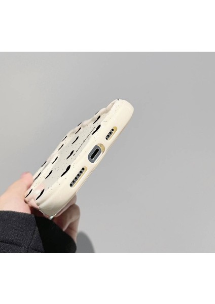 IPHONE 16 Pro Max Siyah Kalp Desenli Krem Renk Kılıf2 modelleri