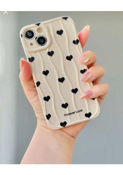 IPHONE 14 Plus Krem Renk Dalgalı Siyah Kalp Desenli Kılıf