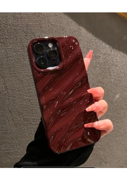 IPHONE 15 Promax 3D Dalgalı Kabartmalı Parlak Yüzeyli Bordo Kılıf
