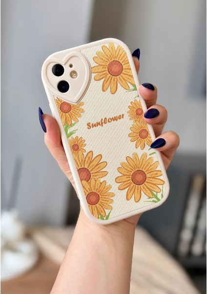 Iphone 11 Kalp Detaylı Papatya Desenli Ekru Kılıf