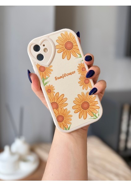 Iphone 11 Kalp Detaylı Papatya Desenli Ekru Kılıf fiyatları