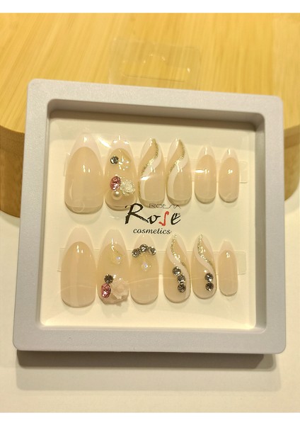 Lüks Tasarım Taşlı Yapay Tırnak fiyatları