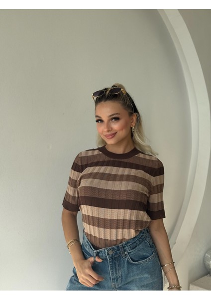 Bisiklet Yaka Çizgili Kısa Kol Triko