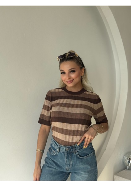 Bisiklet Yaka Çizgili Kısa Kol Triko fiyatları