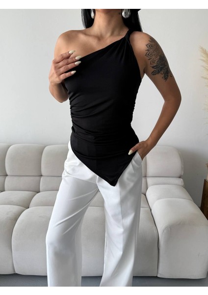 Asimetrik Kesim Tek Omuz Sandy Kumaş Bluz