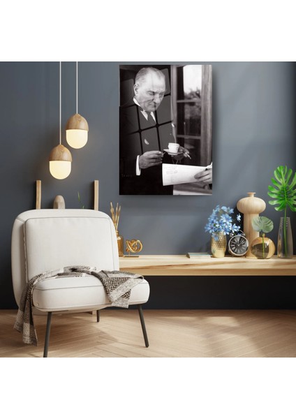Atatürk Kahve Içerken Çalışma Anı Siyah Beyaz Temperli Cam Tablo