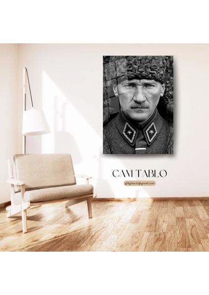 Atatürk Askeri Üniformalı Siyah Beyaz Fotoğraf Temperli Cam Tablo fiyatları